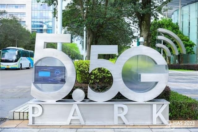 6G hali uzoqda, lekin 5.5G hozirda mavjud. Ushbu texnologiyani qo'llab-quvvatlovchi birinchi eksperimental minora Pekinda o'rnatildi