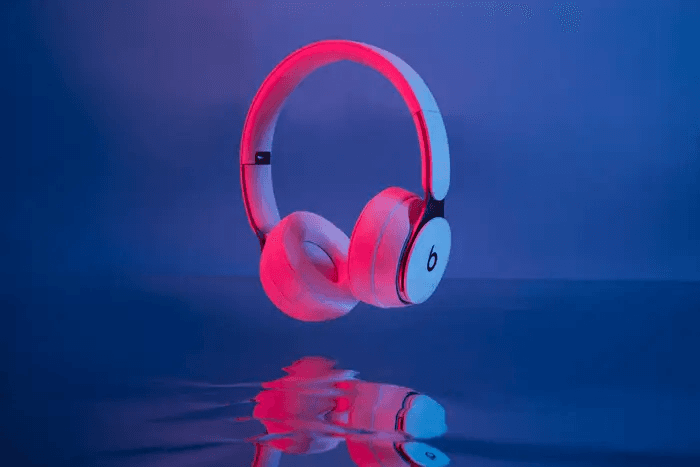 Naushniklardagi baland musiqa tufayli bir milliardga yaqin odam eshitish qobiliyatini yo'qotishi mumkin