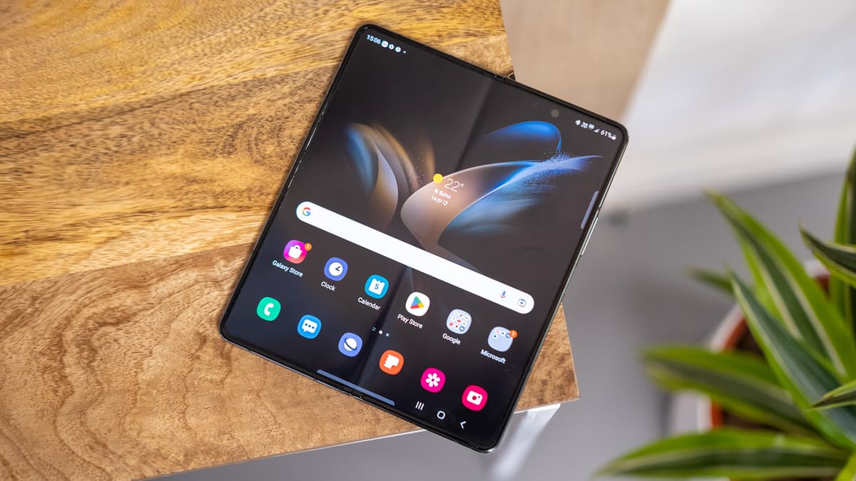 Aftidan, bular turli avlod qurilmalari: fotosuratda solishtirganda Samsung Galaxy Z Fold 4 va Xiaomi Mix Fold 2