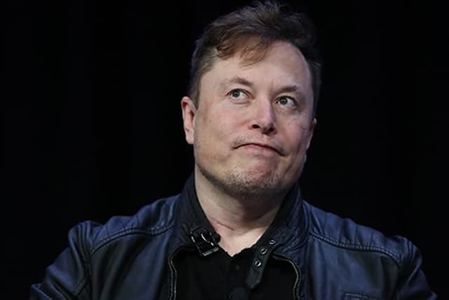 "Tesla haqiqatan ham Stiv Djobs yoki shunchaki to'la vaqtli bosh direktorga muhtoj", - investorlar Elon Maskning kompaniyani boshqarish usulidan norozi.