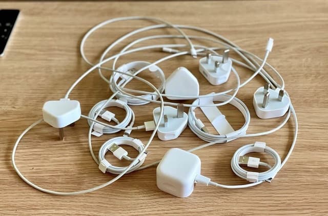 Apple Braziliyada iPhone smartfonlarini zaryadlovchisiz sotishni taqiqladi. Kompaniya ushbu qarorga shikoyat qiladi.