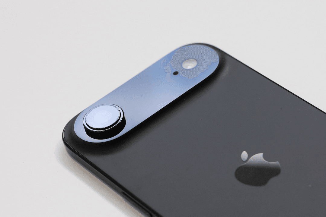 Apple’ning butun mohiyati shunda. 1000 dollarlik iPhone Air faqat USB 2.0 bilan ishlaydi
