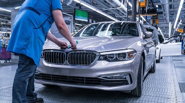 BMW zavodi Ukrainada ishlab chiqarilgan butlovchi qismlar yetishmasligi sababli to‘xtab qoldi.