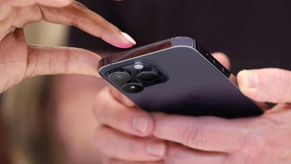 iPhone 15 Pro Max-ning ekran atrofidagi ramkasi eng tor bo'ladi